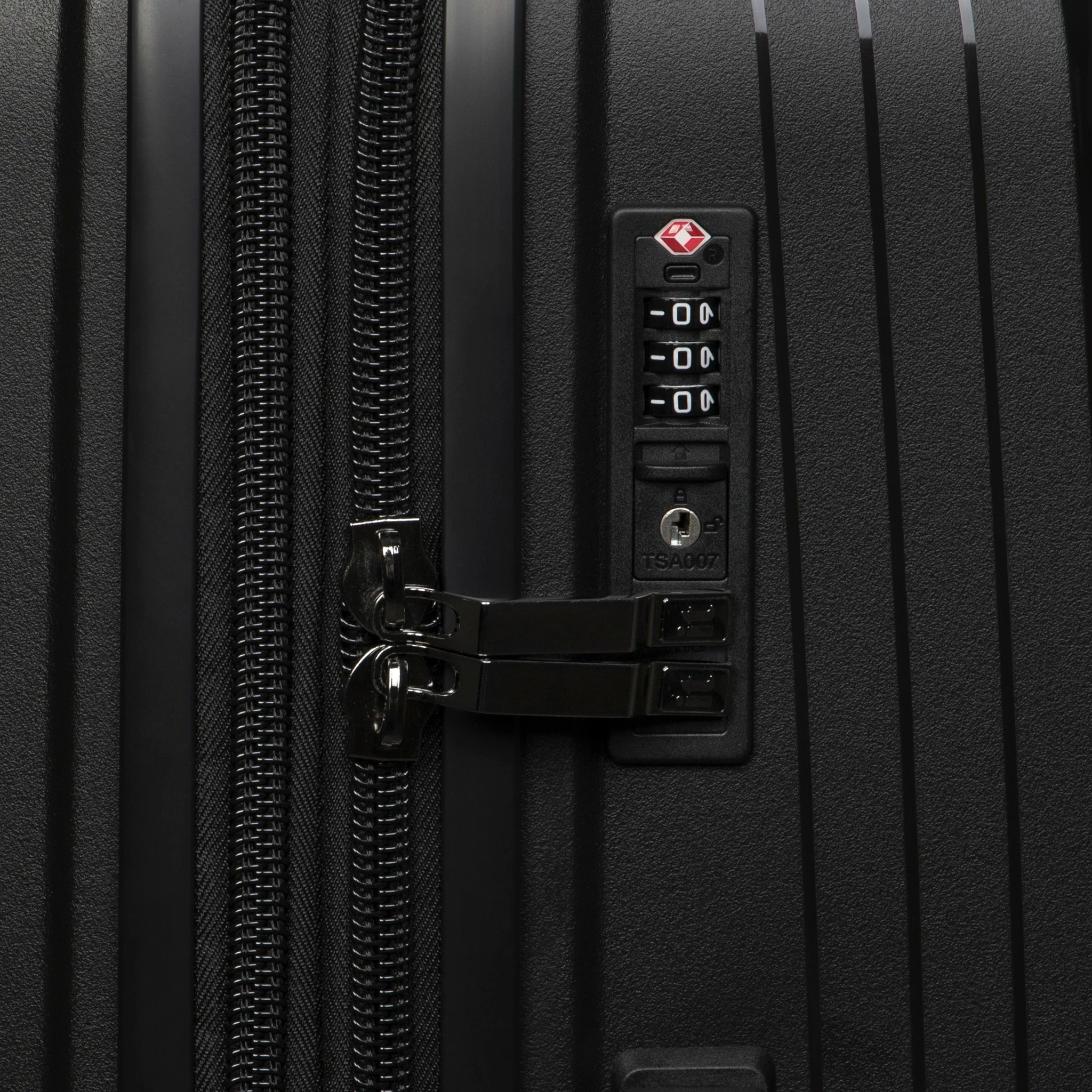 IT Luggage Spontaneous - Cabin (Black) 6 IT Luggage Spontaneous - Cabin (Black) - Image 6
