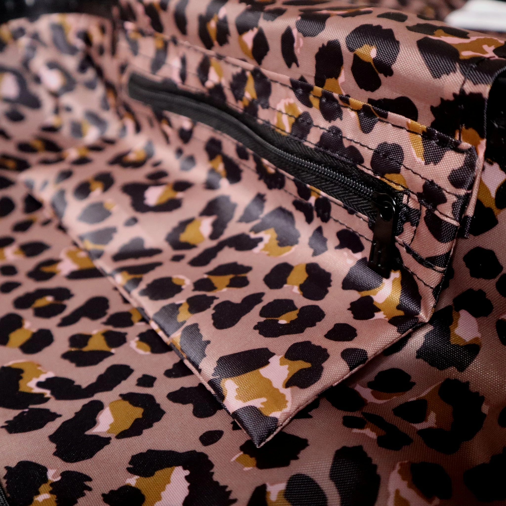 IT Luggage Glitzy - Vanity Case (Metallic Rose Gold) 7 IT Luggage Glitzy - Vanity Case (Metallic Rose Gold) - Image 7